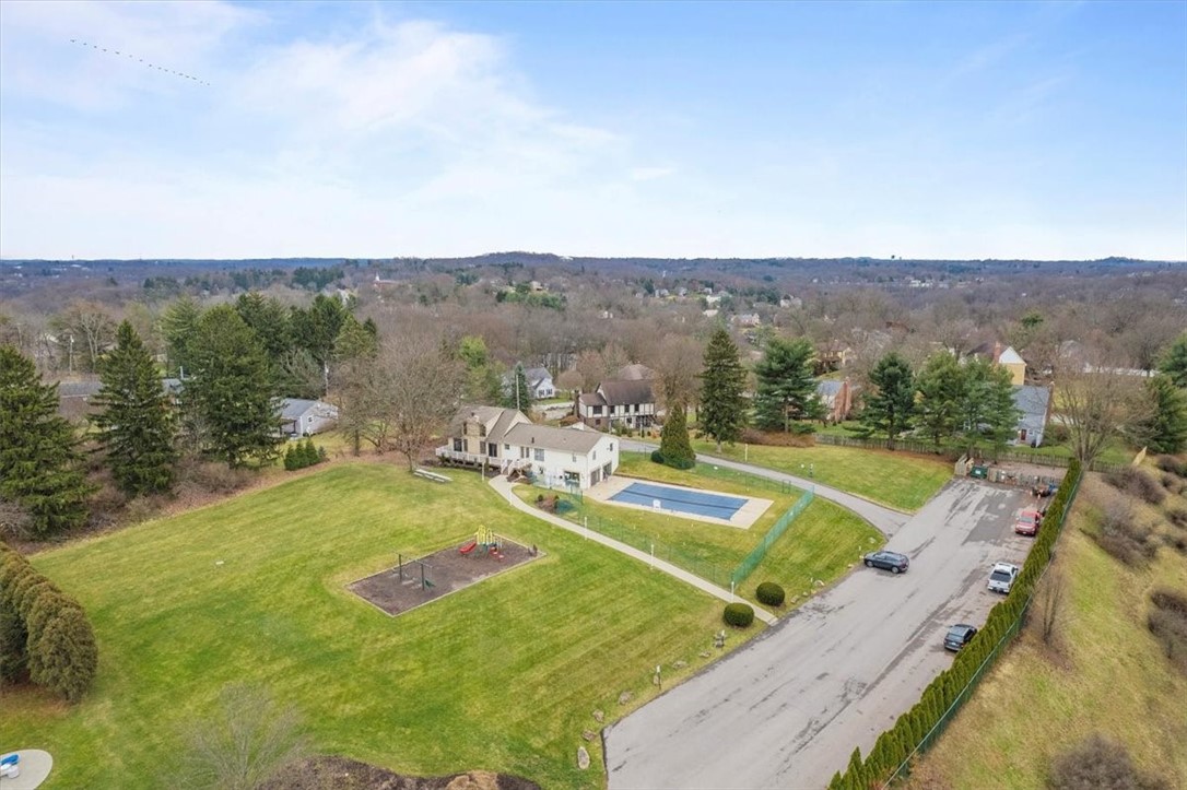 2633 Hunters Point Drive