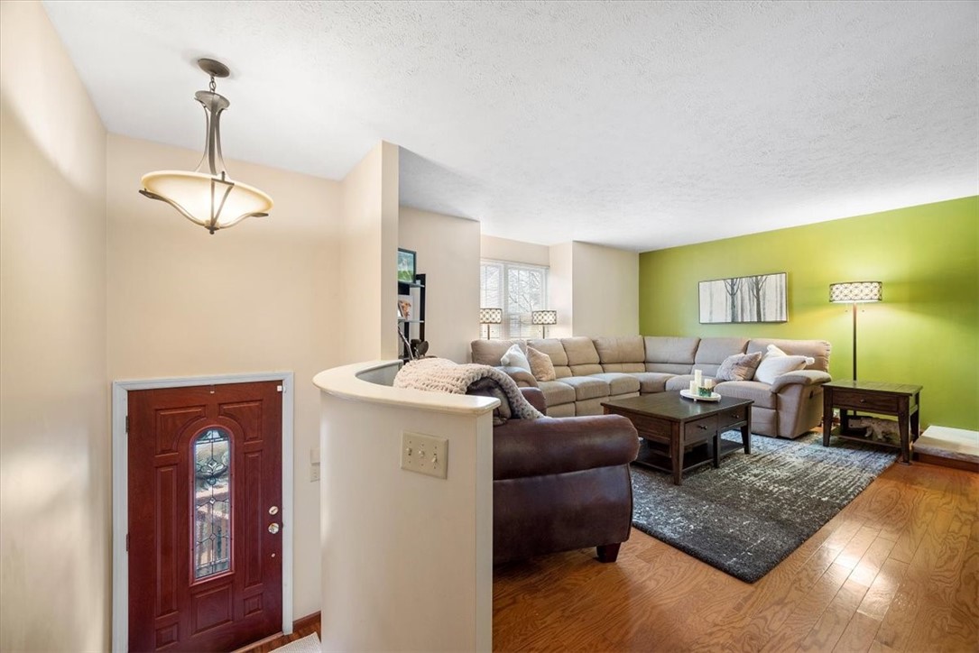 2633 Hunters Point Drive