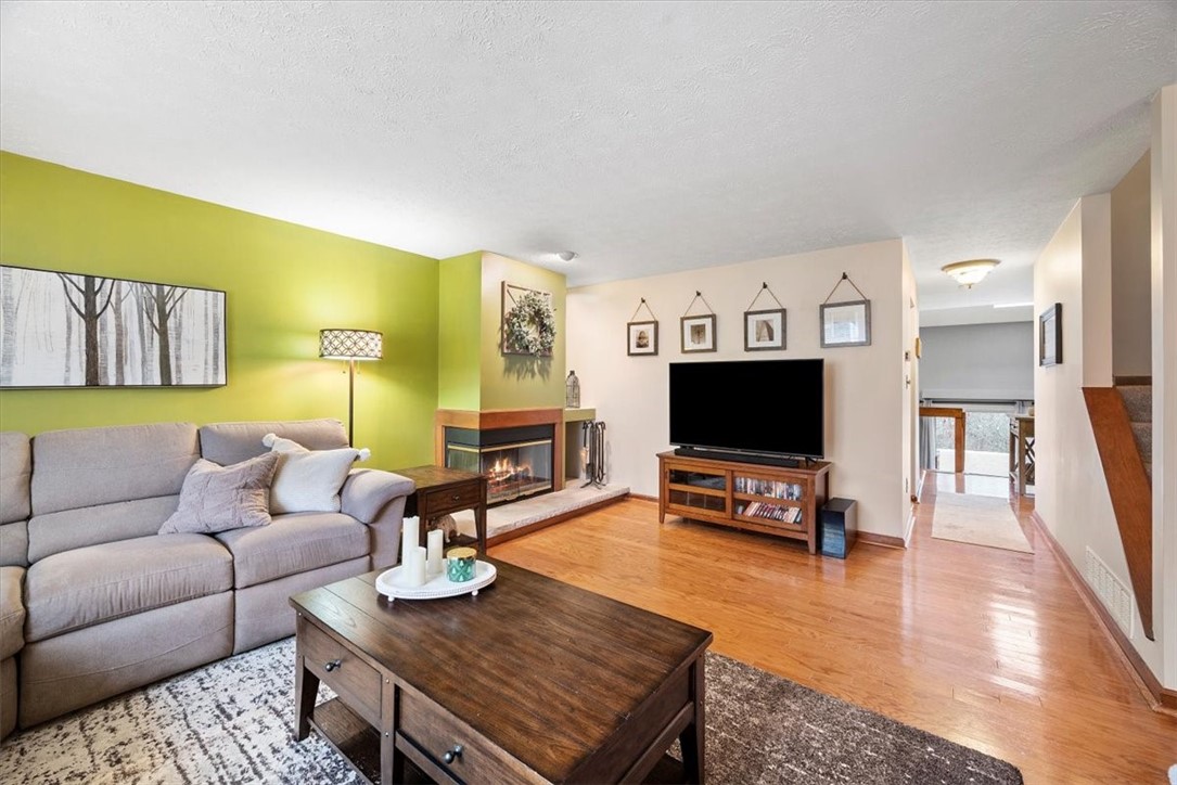 2633 Hunters Point Drive