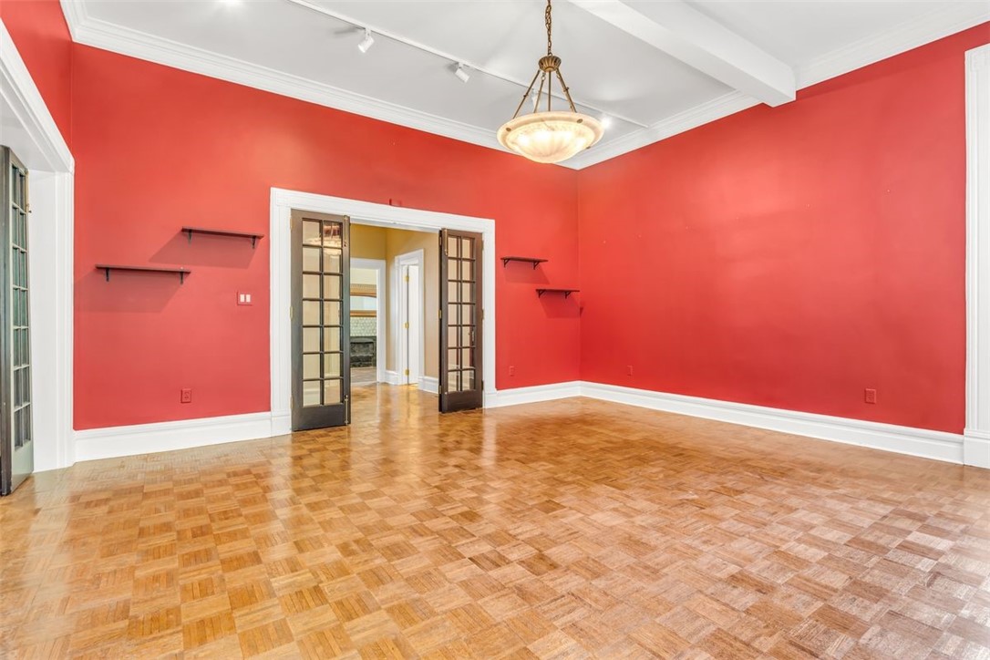 500 S Highland Ave 1