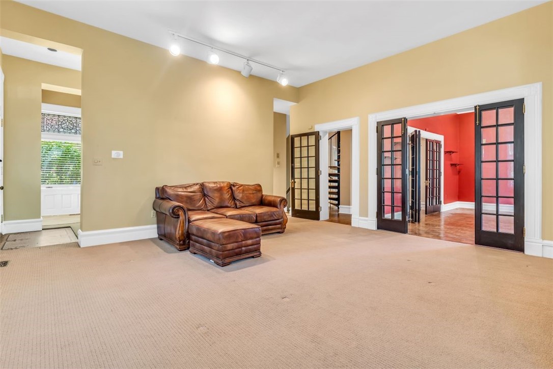 500 S Highland Ave 1