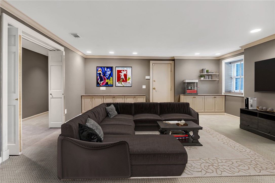 500 S Highland Ave 1