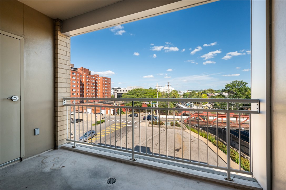 5570 Centre Avenue 213