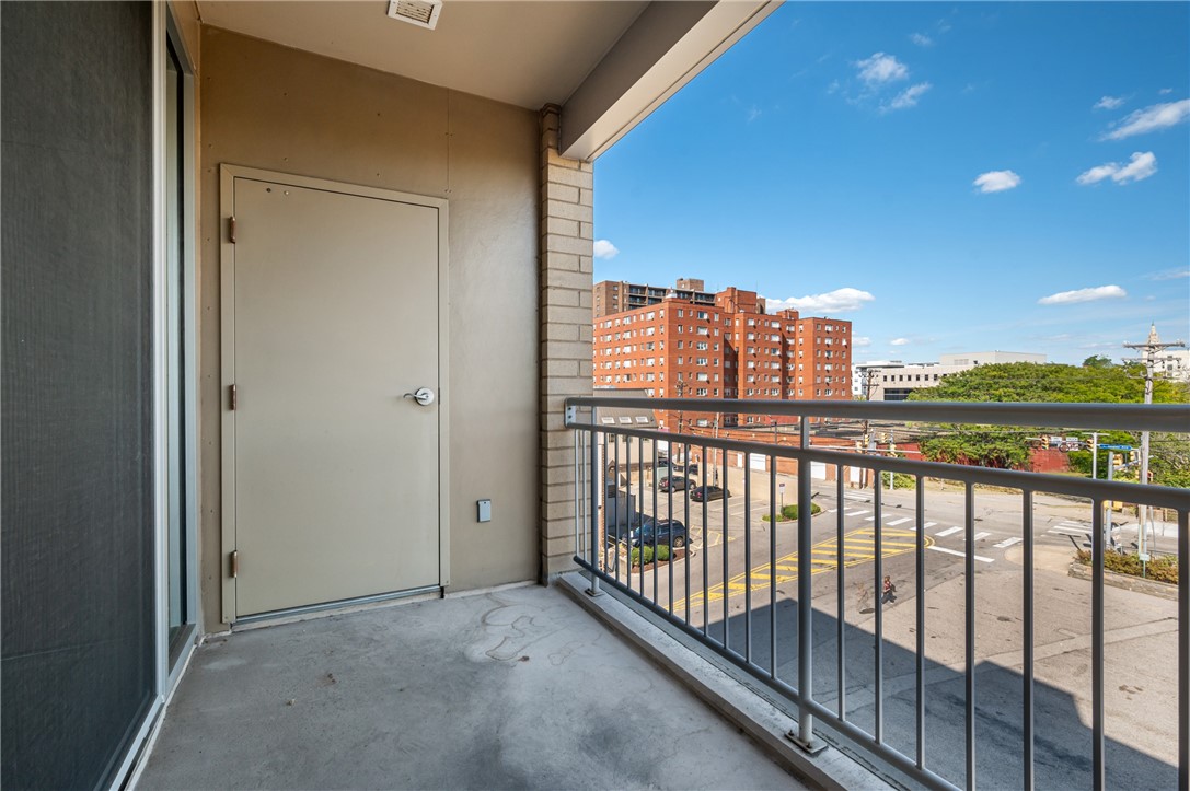 5570 Centre Avenue 213