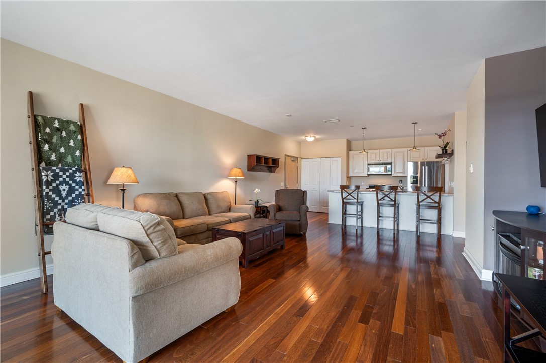 5570 Centre Avenue 213