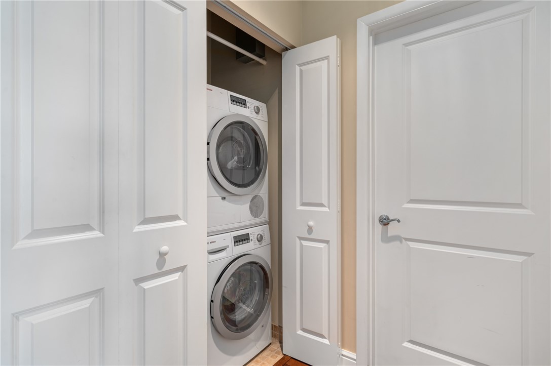 5570 Centre Avenue 213