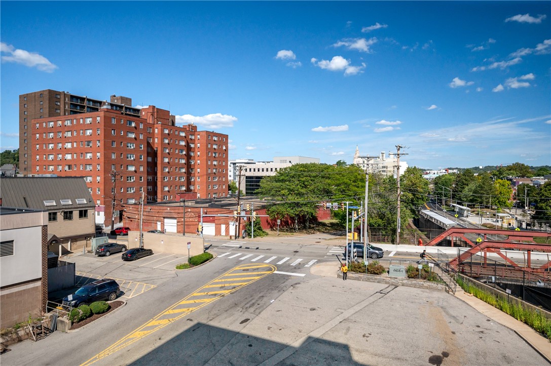 5570 Centre Avenue 213