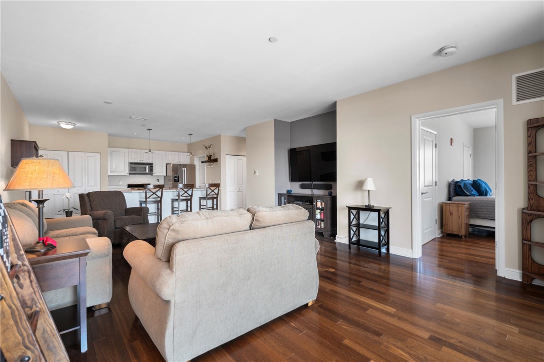 5570 Centre Avenue 213