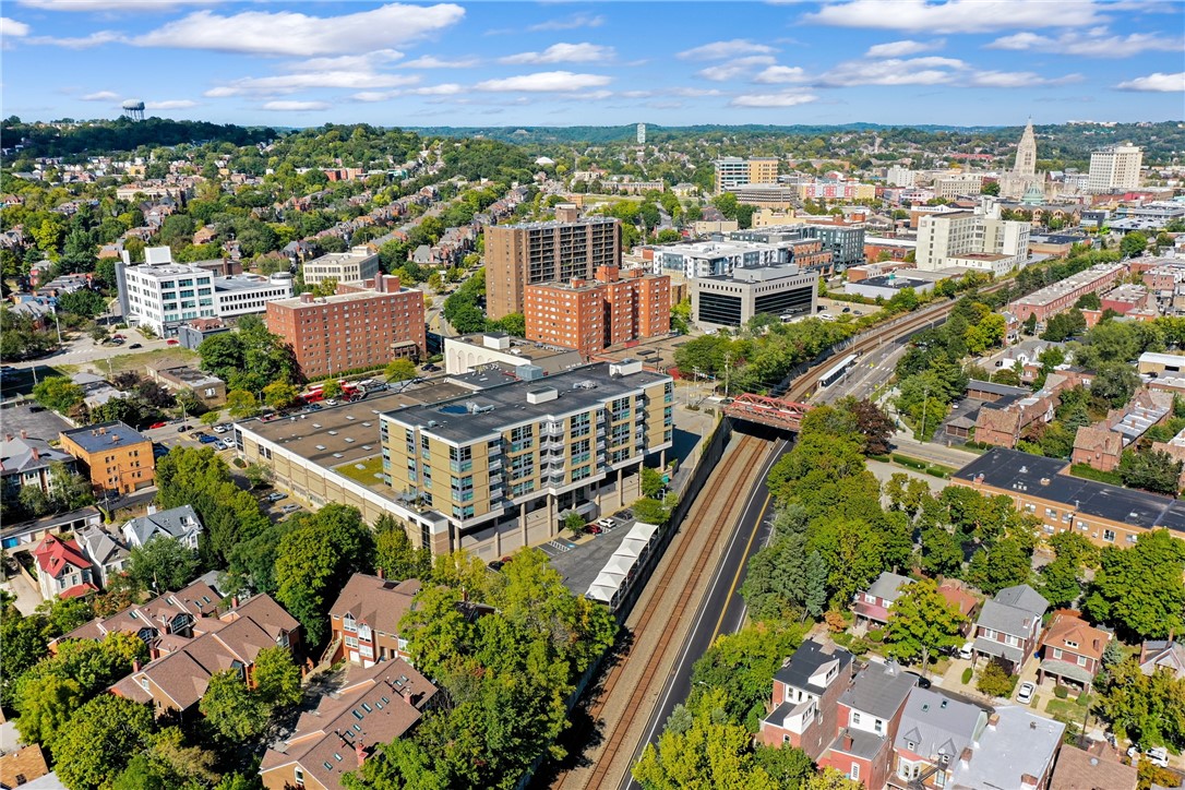 5570 Centre Avenue 213