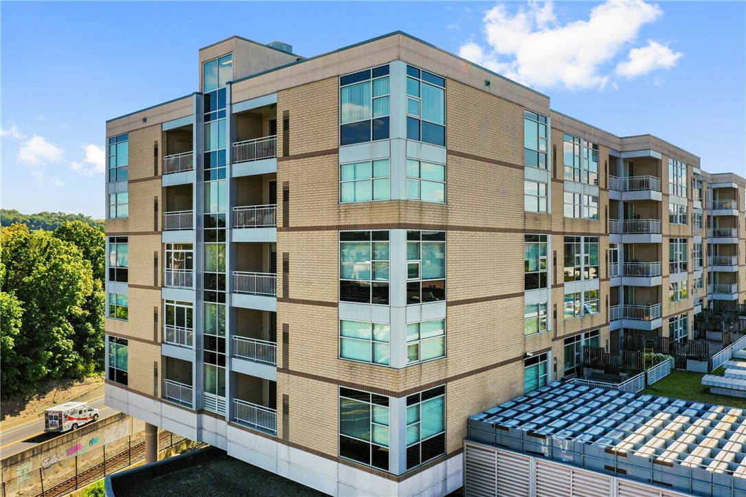 5570 Centre Avenue 213