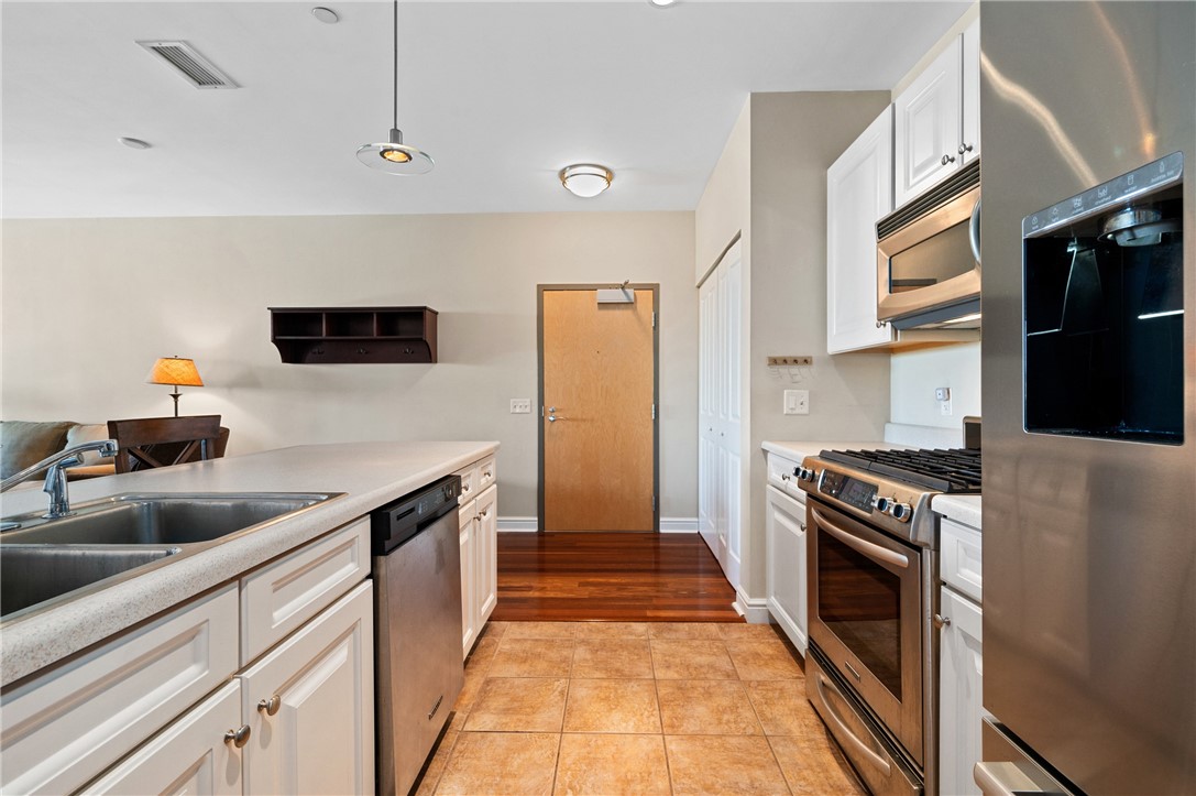 5570 Centre Avenue 213