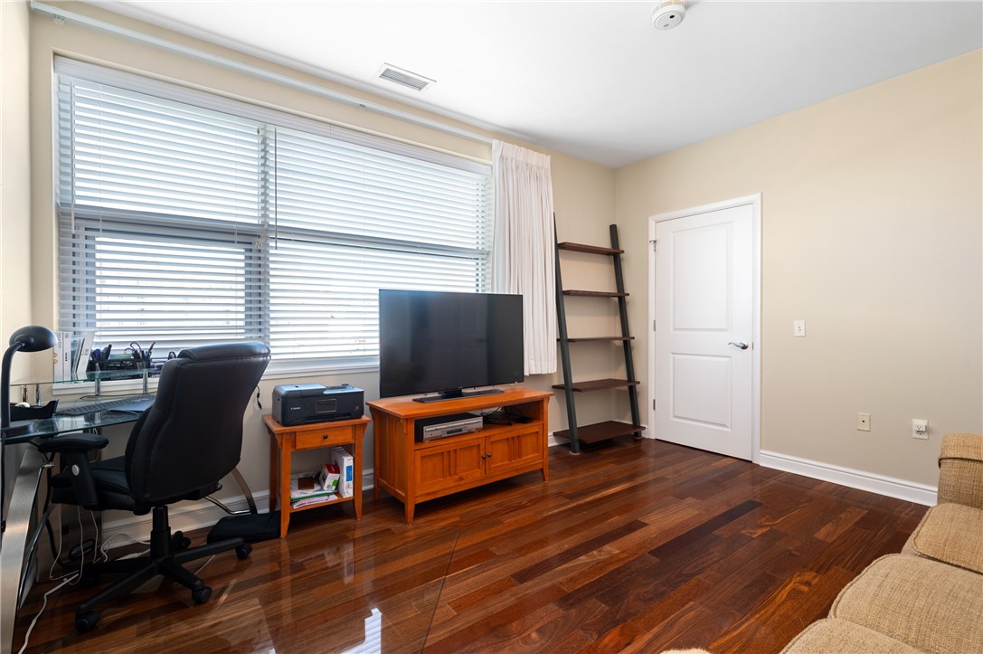 5570 Centre Avenue 213