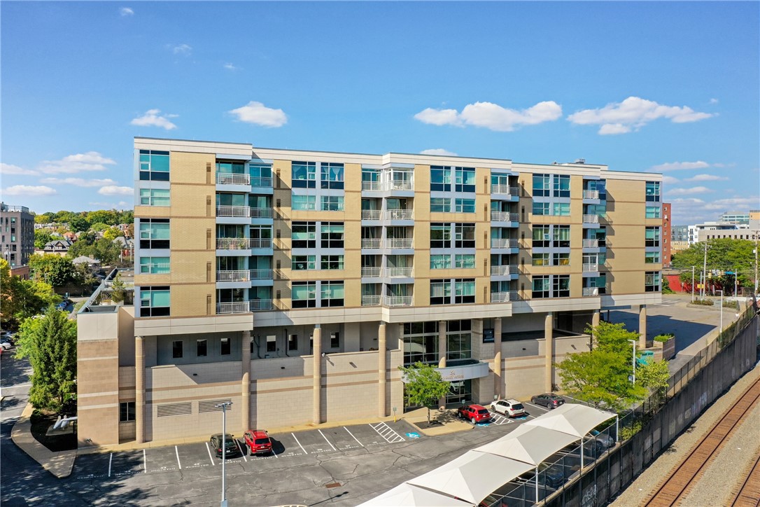 5570 Centre Avenue 213