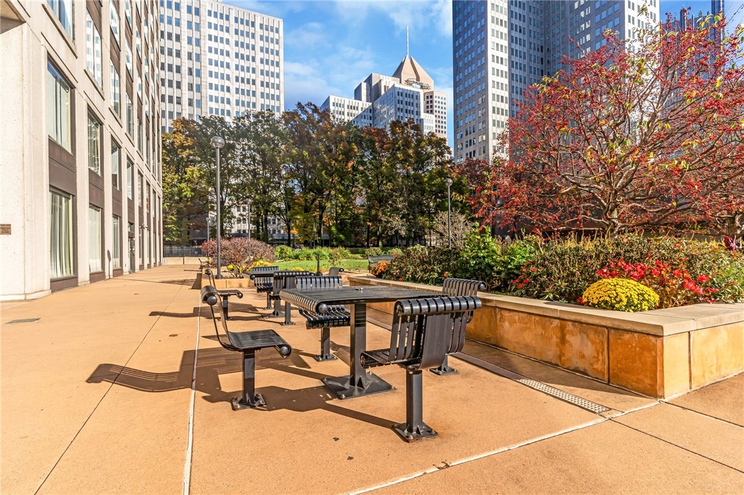 320 Fort Duquesne Blvd 4E