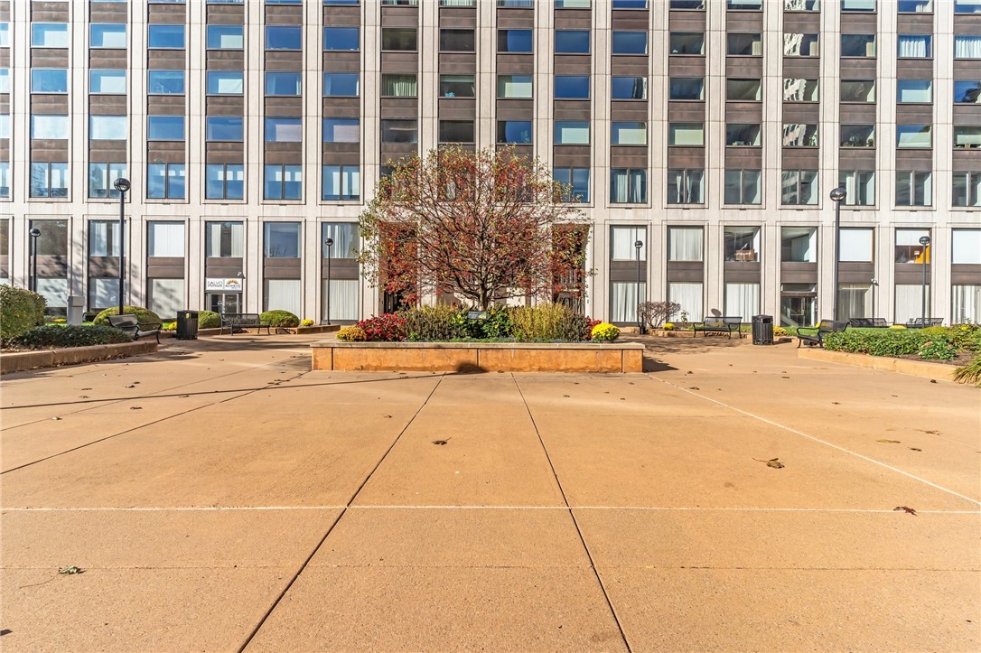 320 Fort Duquesne Blvd 4E