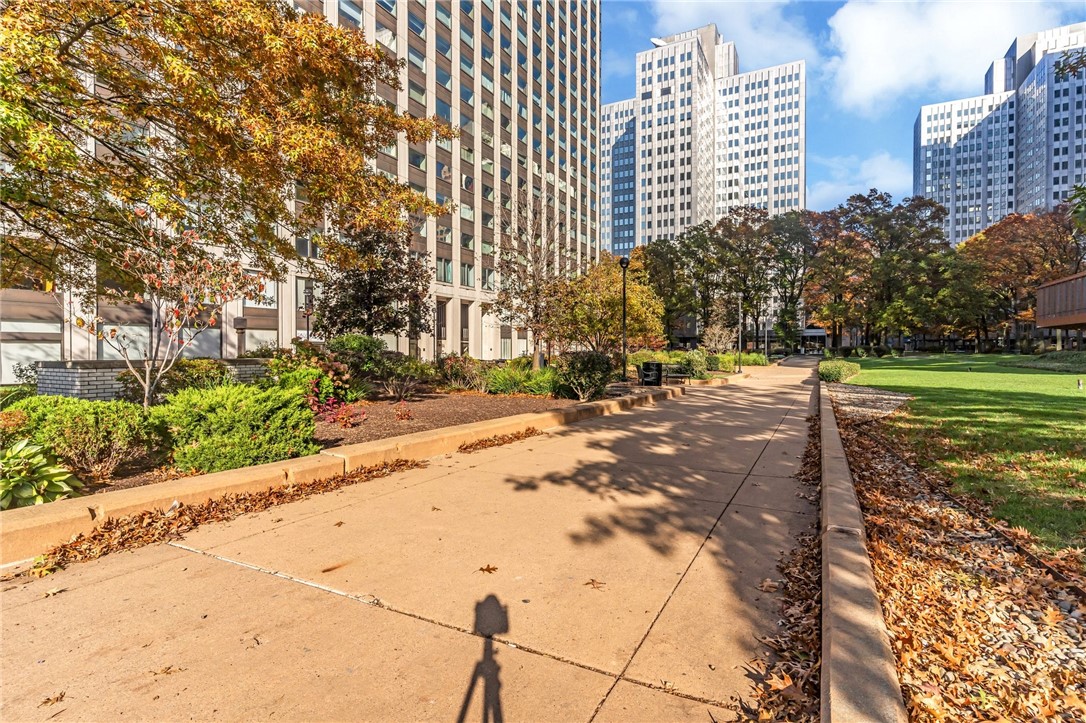 320 Fort Duquesne Blvd 4E