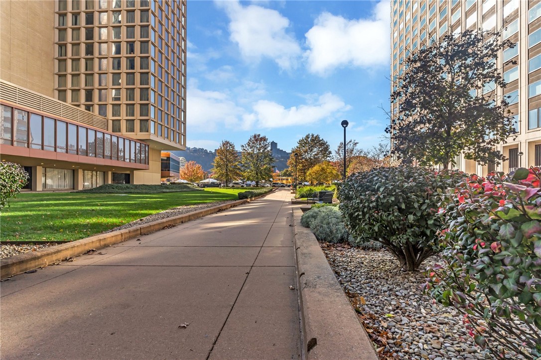 320 Fort Duquesne Blvd 4E