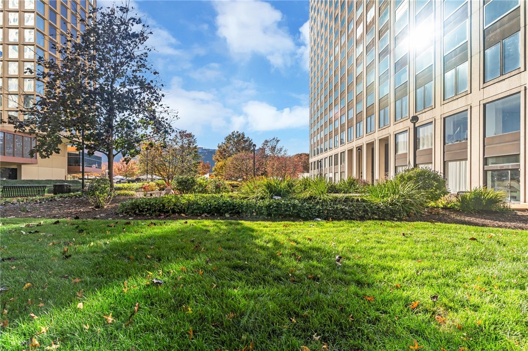 320 Fort Duquesne Blvd 4E