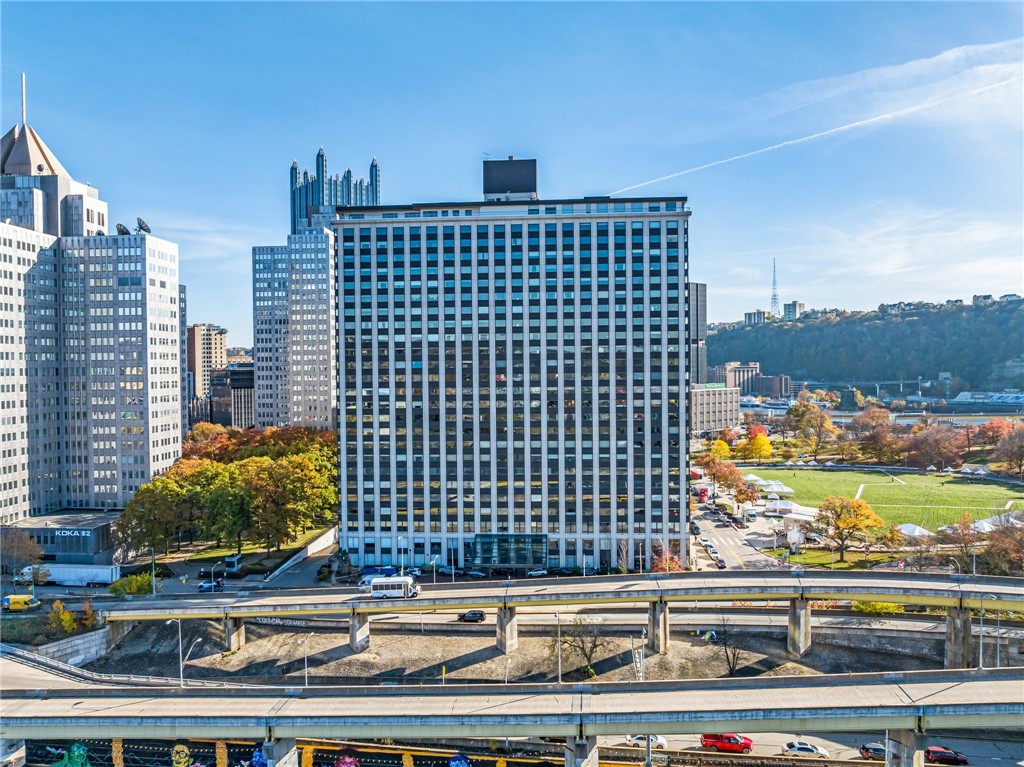 320 Fort Duquesne Blvd 4E