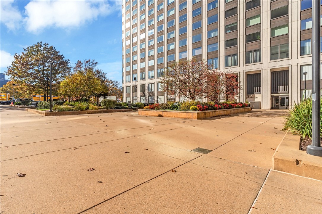 320 Fort Duquesne Blvd 4E