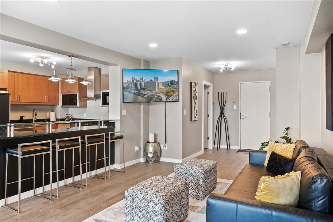 320 Fort Duquesne Blvd 4E