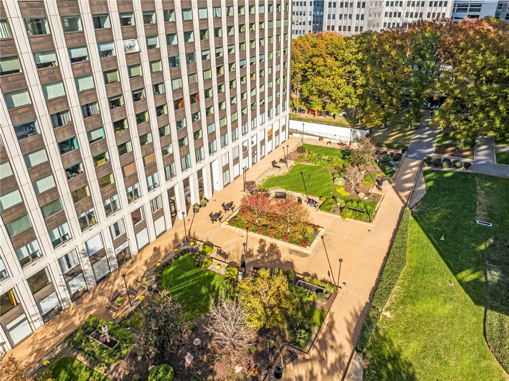 320 Fort Duquesne Blvd 4E