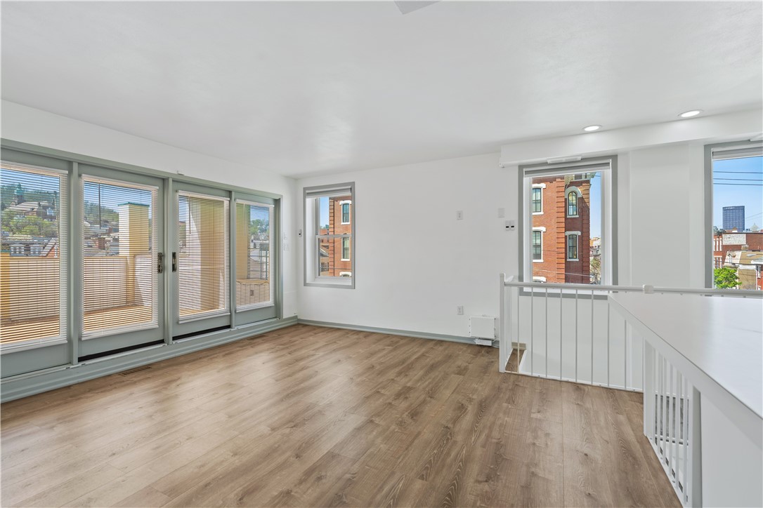 2500 Sarah St