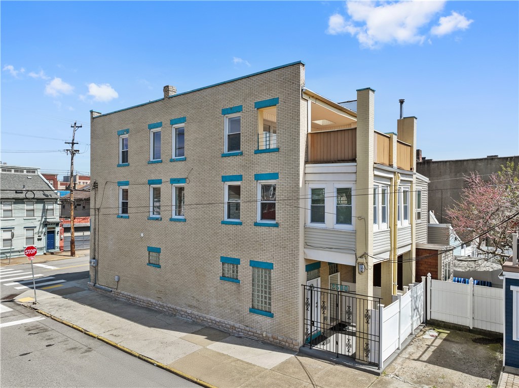 2500 Sarah St