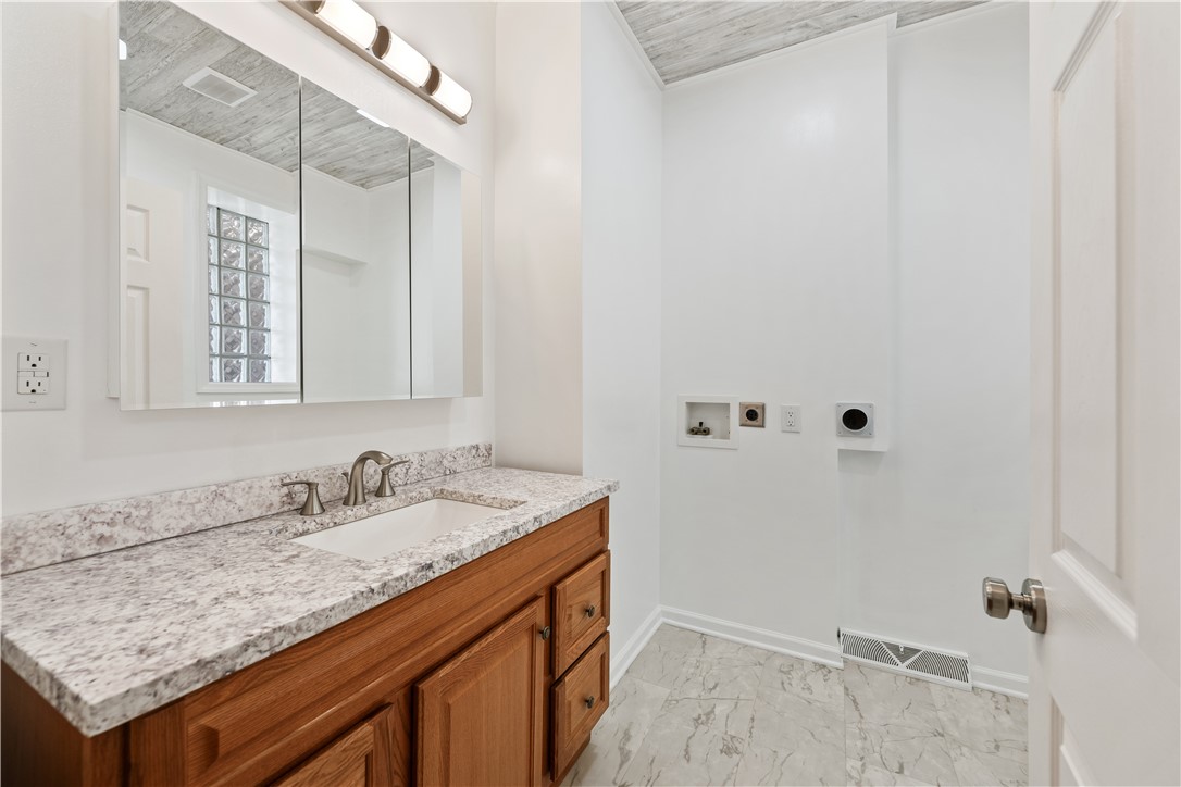 2500 Sarah St