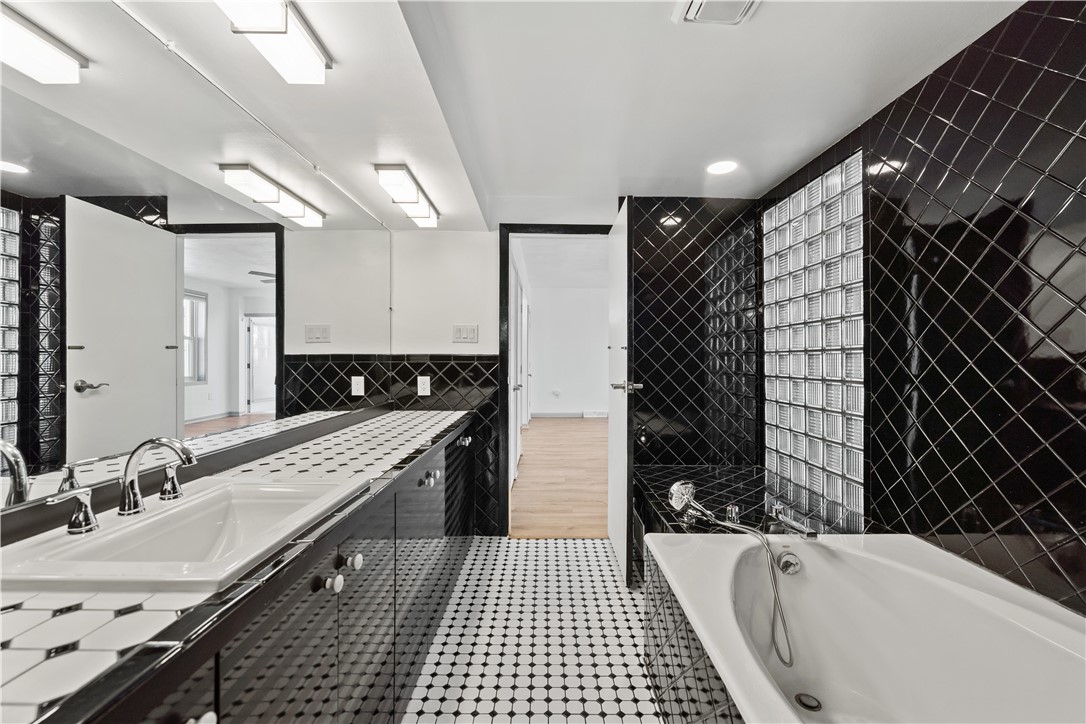 2500 Sarah St