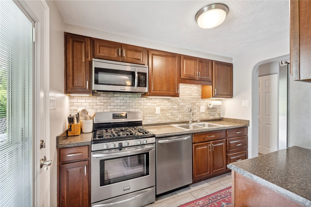 112 Cranbrooke Dr