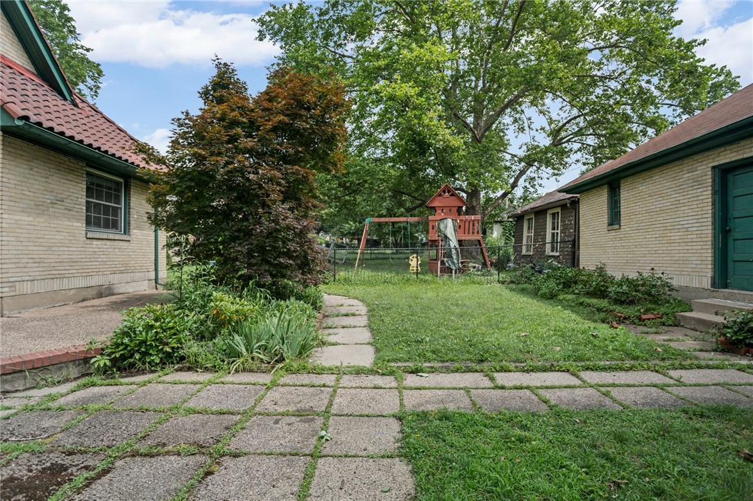 1302 Mount Royal Blvd