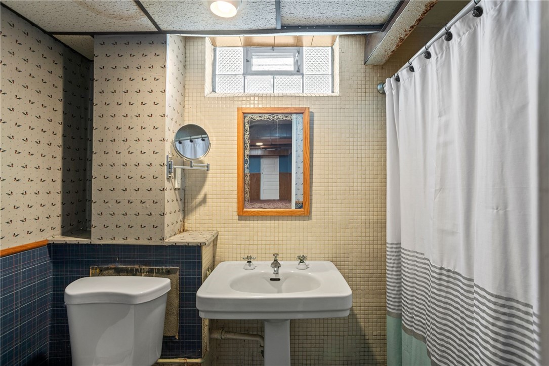 1302 Mount Royal Blvd