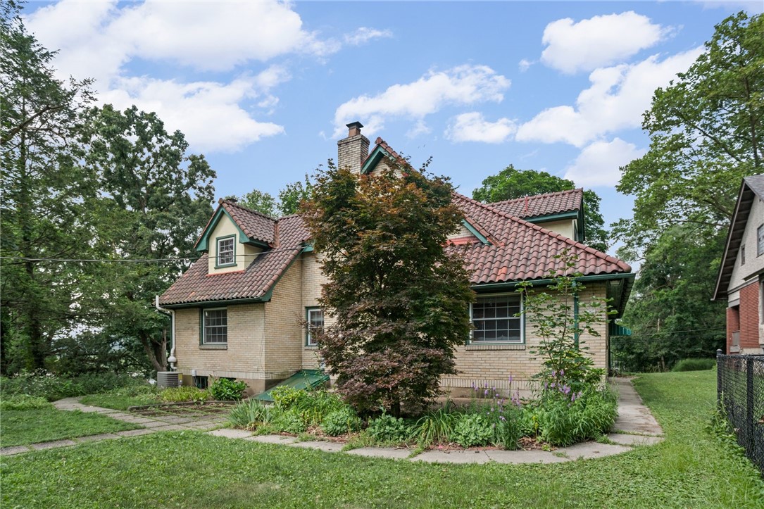 1302 Mount Royal Blvd