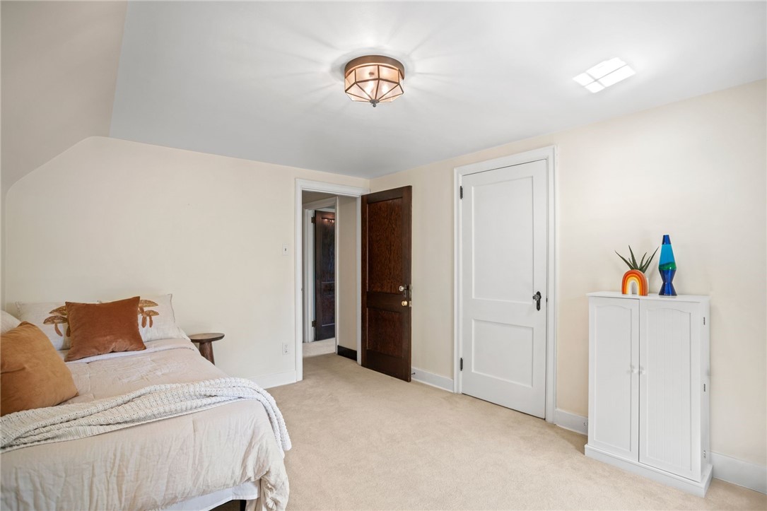 1302 Mount Royal Blvd