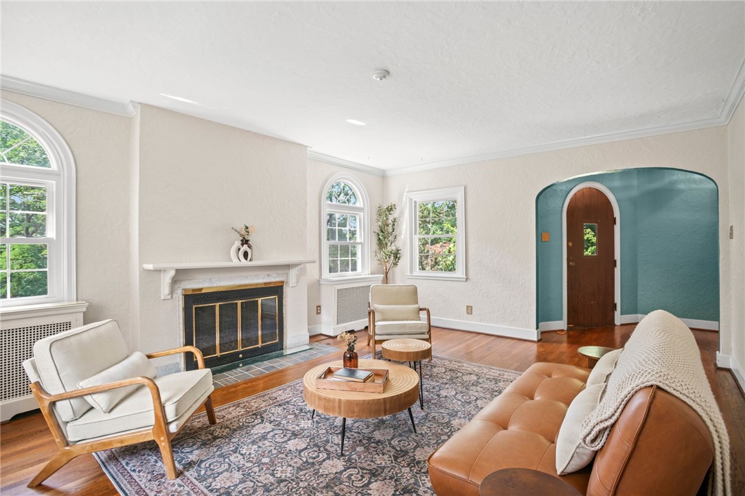 1302 Mount Royal Blvd