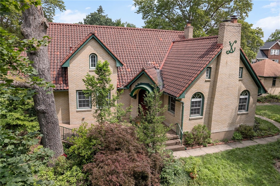 1302 Mount Royal Blvd