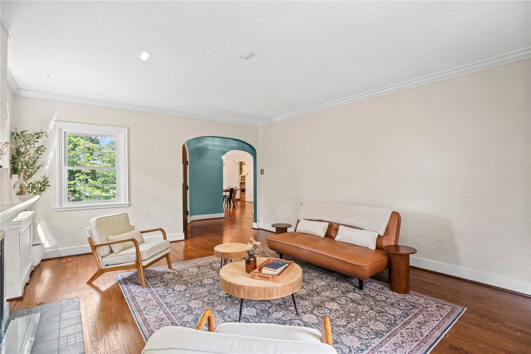 1302 Mount Royal Blvd