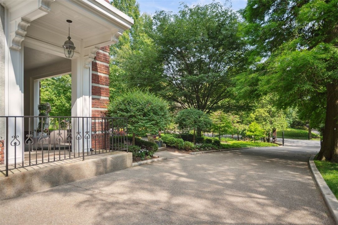 5563 Northumberland Street