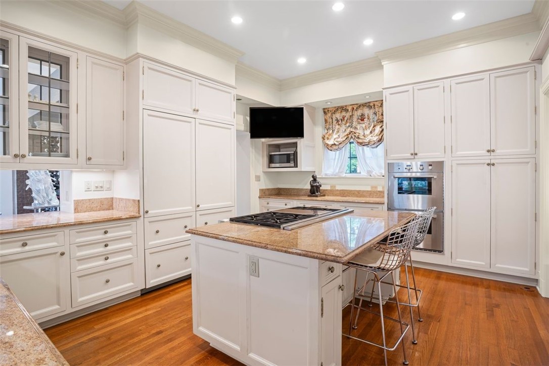 5563 Northumberland Street