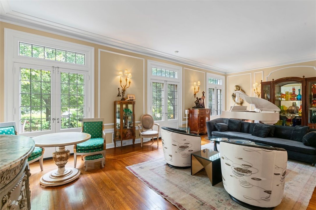 5563 Northumberland Street