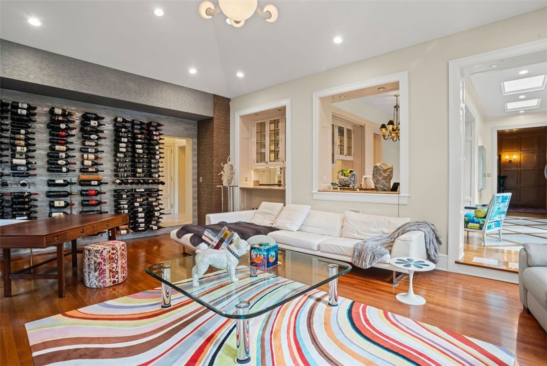 5563 Northumberland Street