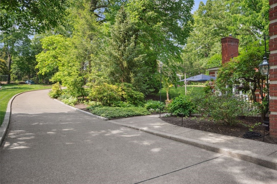 5563 Northumberland Street