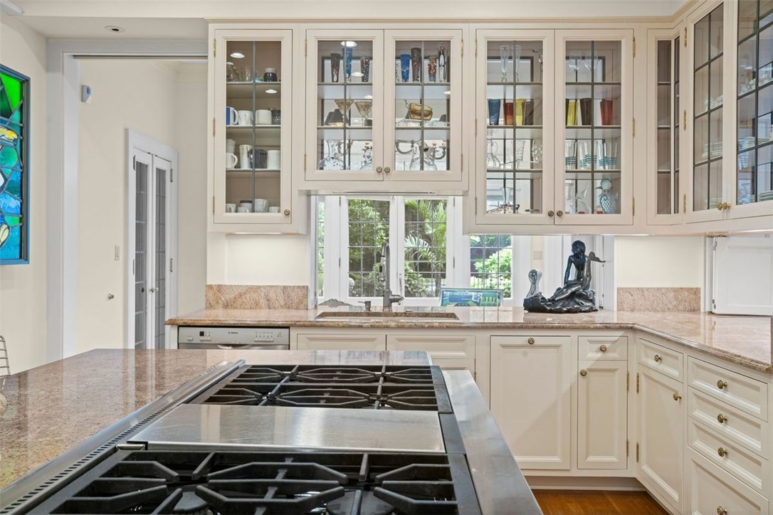 5563 Northumberland Street