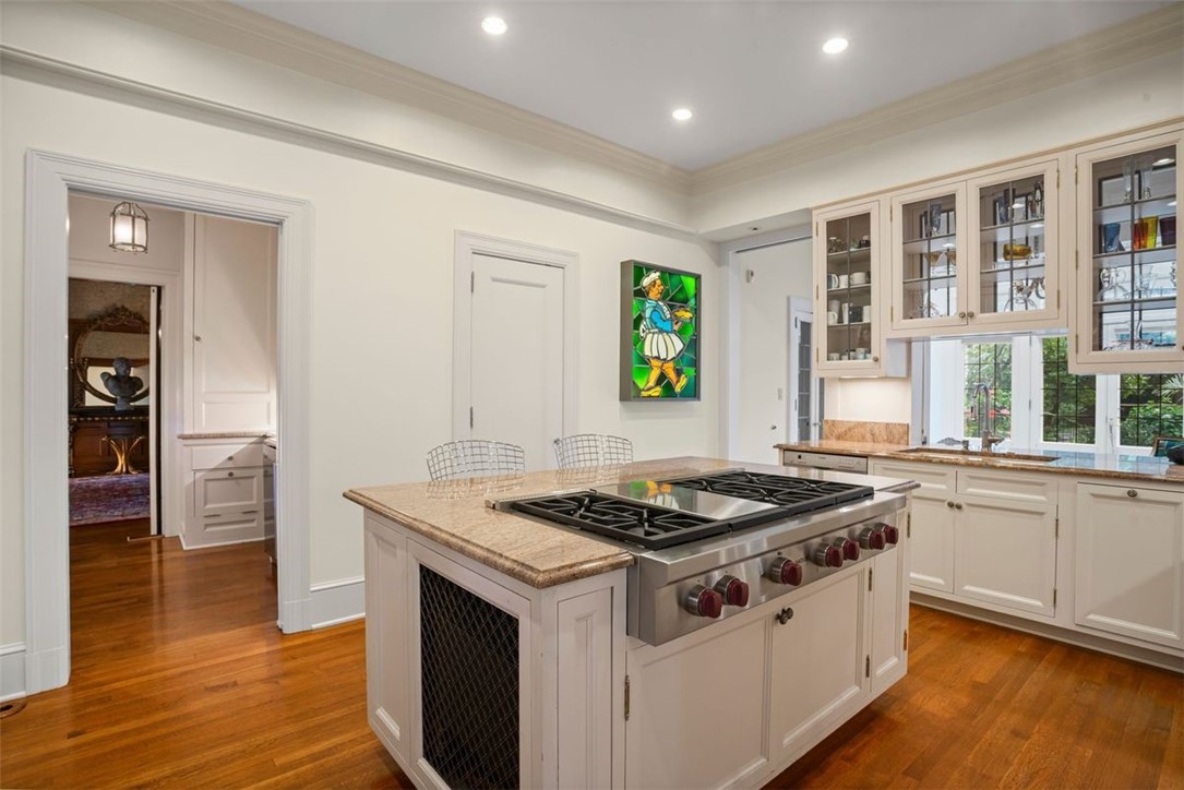 5563 Northumberland Street