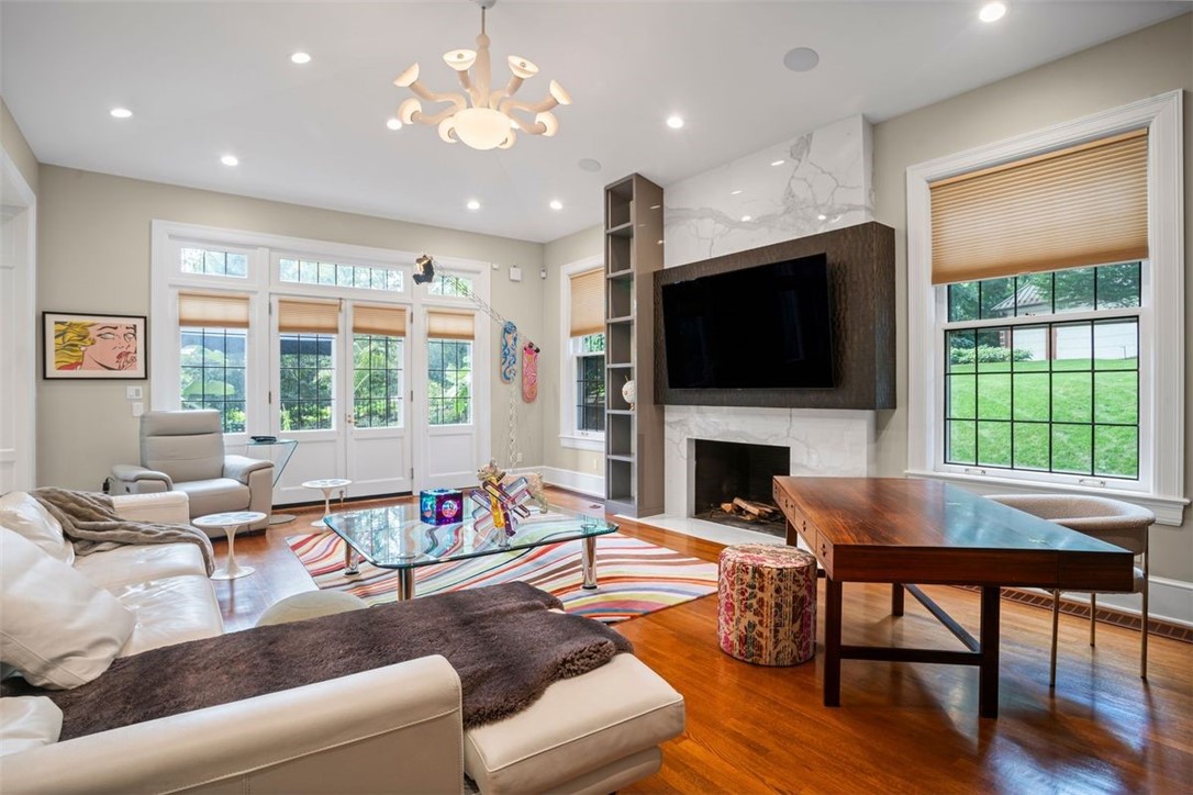 5563 Northumberland Street