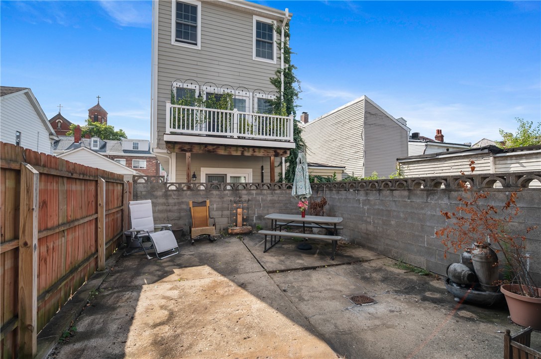 162 1/2 S 17th Street