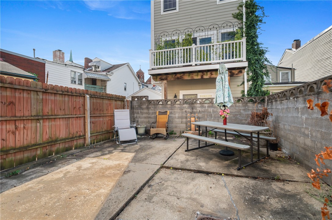 162 1/2 S 17th Street