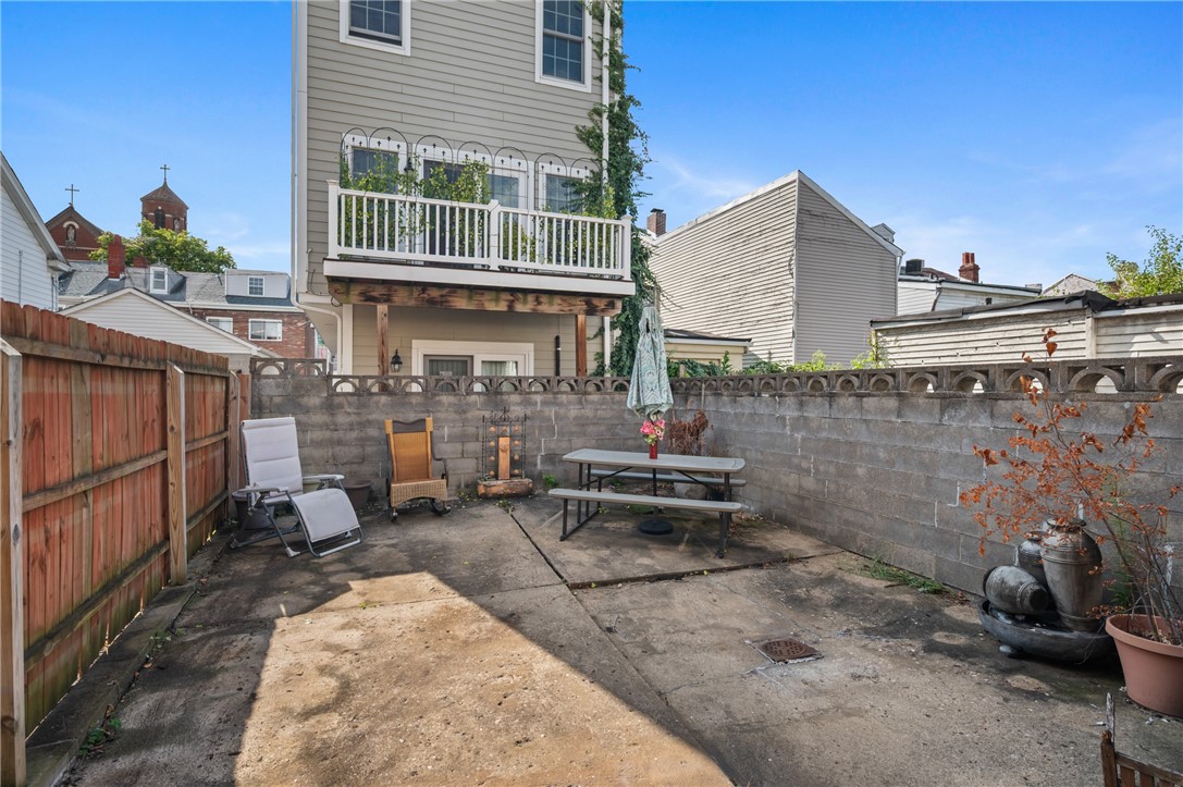 162 1/2 S 17th Street