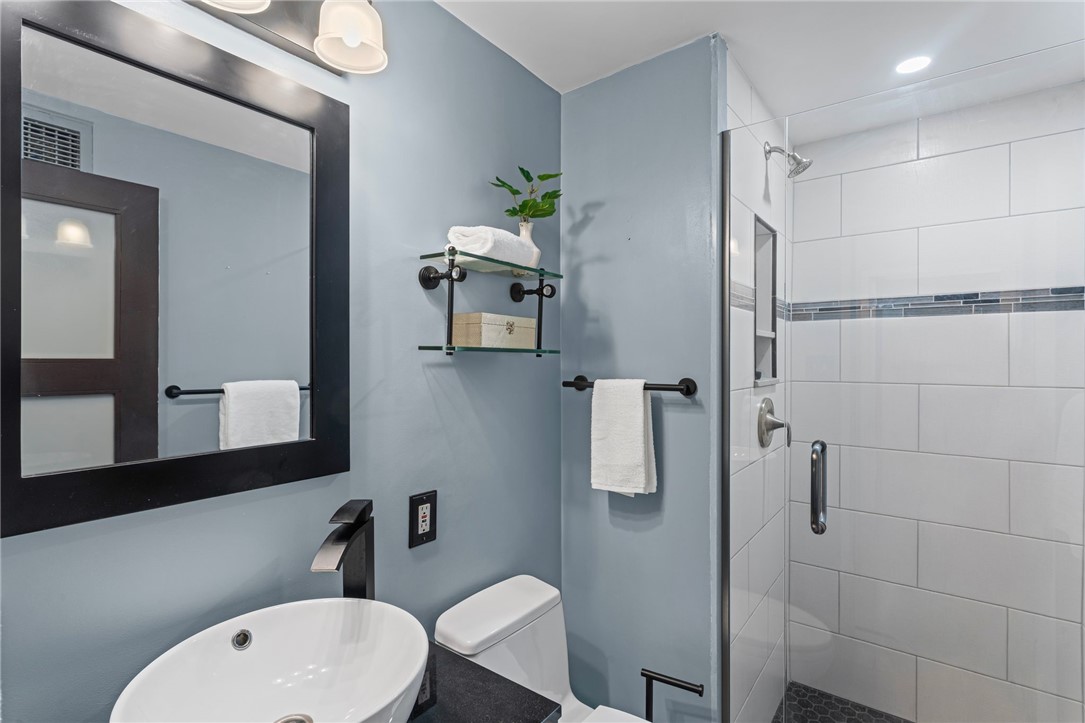 320 Fort Duquesne Blvd 10L